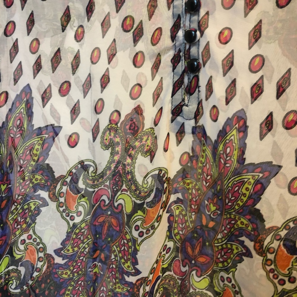 Sheer pattern blouse - Picture 2 of 3